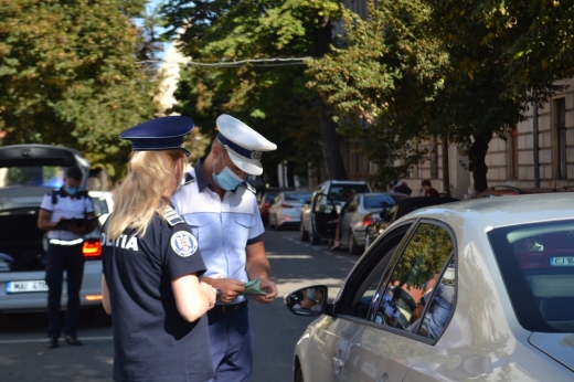 peste-20-de-parinti-sanctionati-in-trafic-pentru-lipsa-dispozitivelor-de-fixare-a-copiilor-in-masina